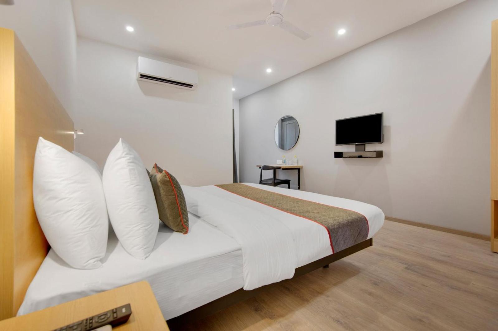 Cozy Cave Grand New Delhi