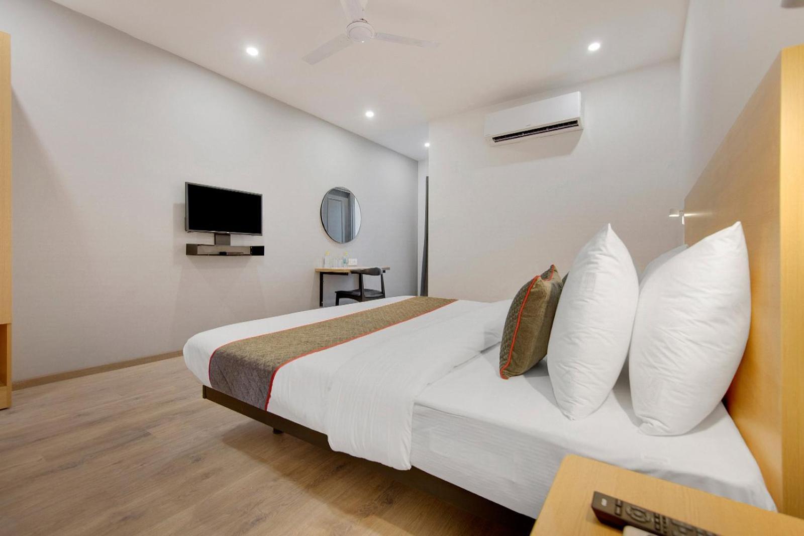 Cozy Cave Grand New Delhi