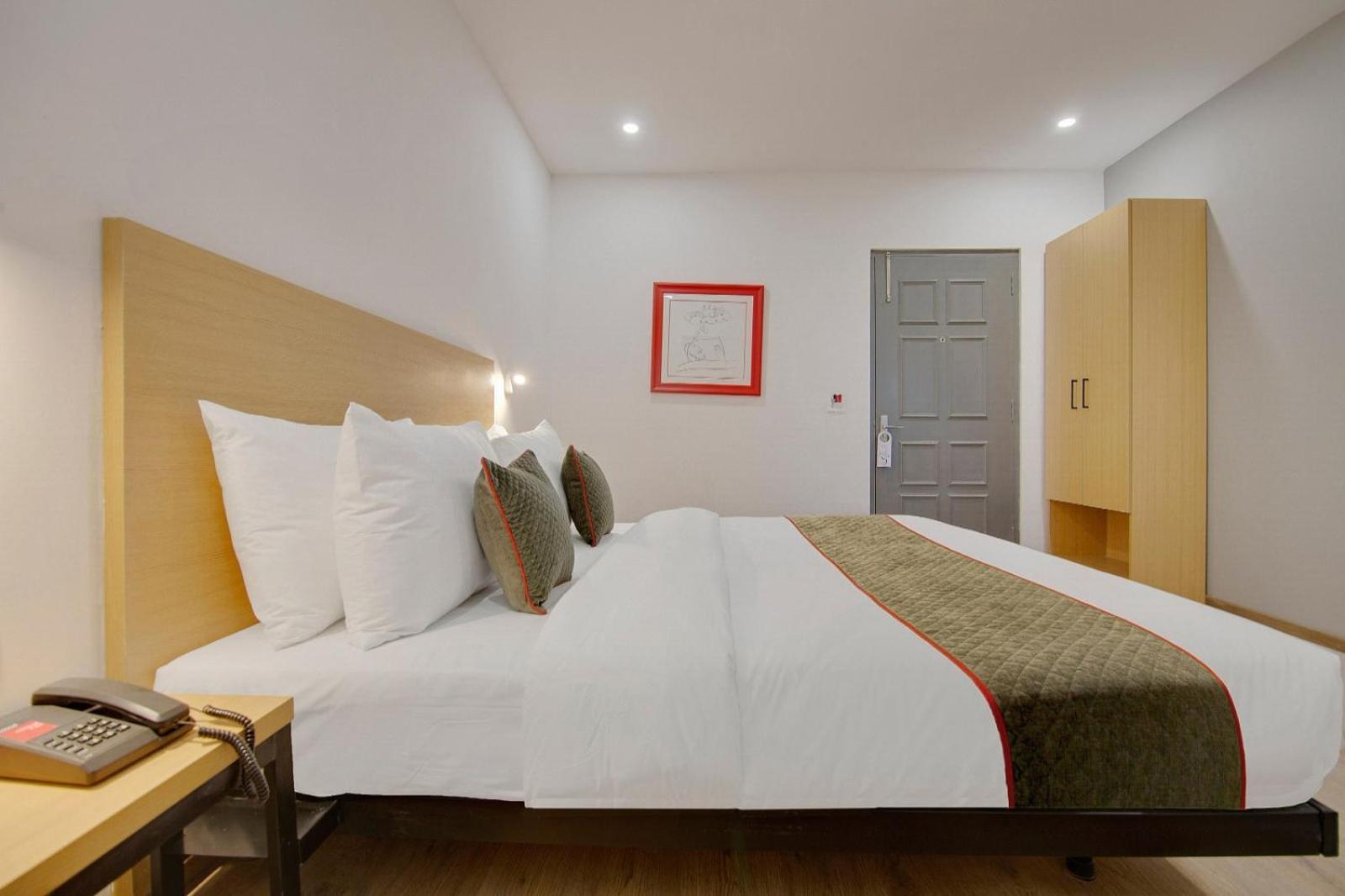 Cozy Cave Grand 4* New Delhi