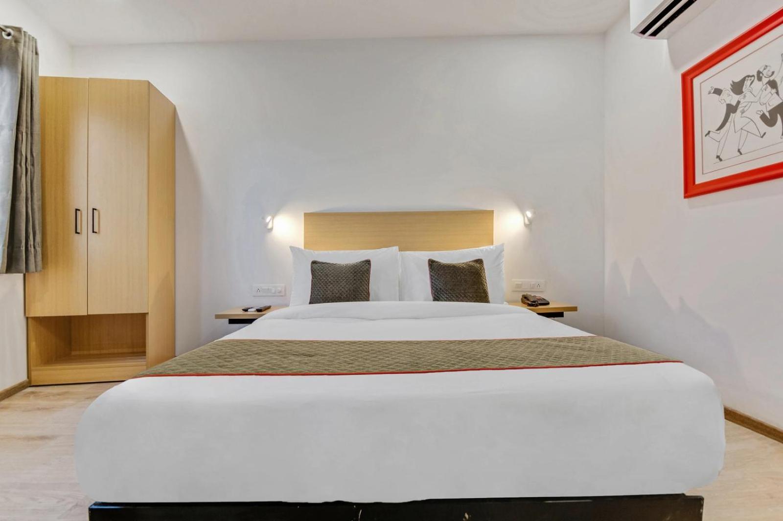 Cozy Cave Grand Hotel New Delhi